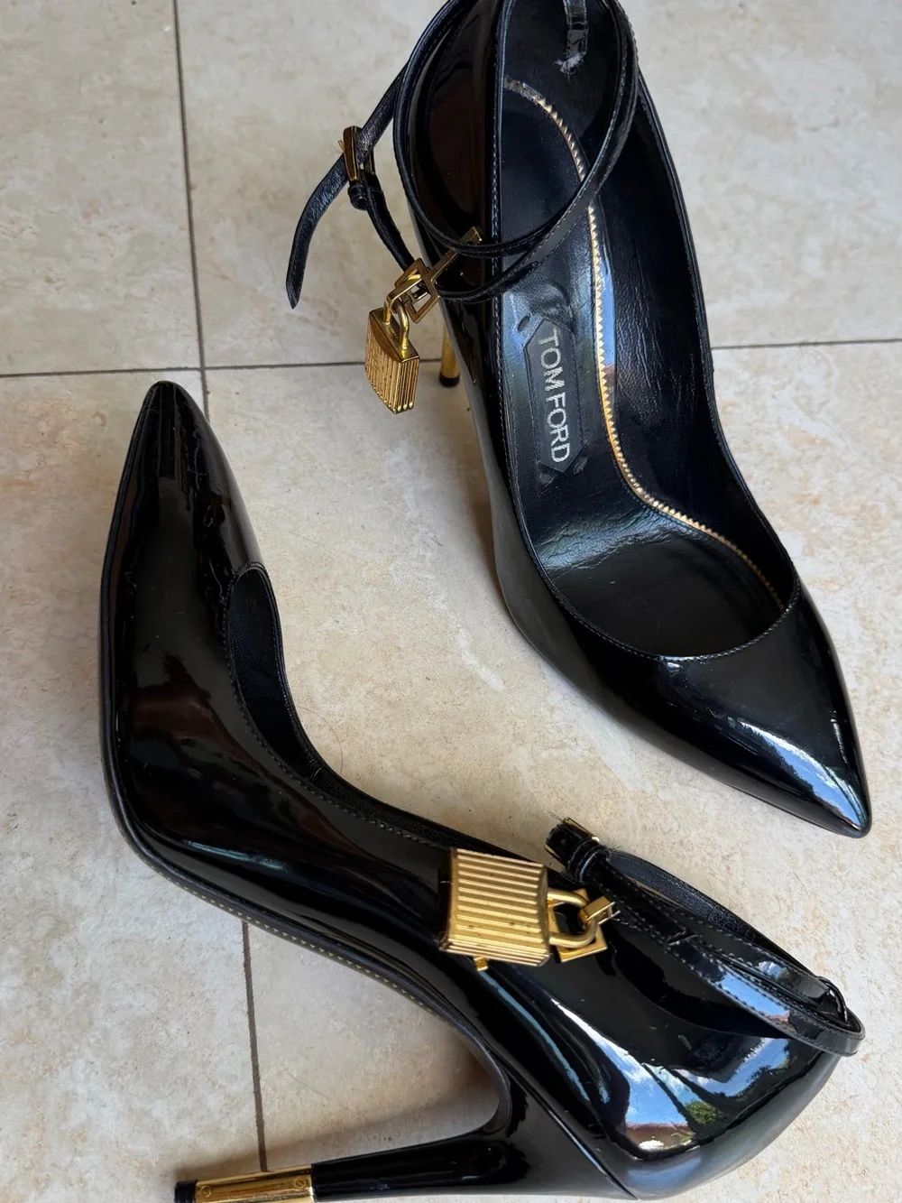 Tom Ford Black Patent Leather pointed  Ankle-Strap Pumps w/ Gold Padlock sz 39.5